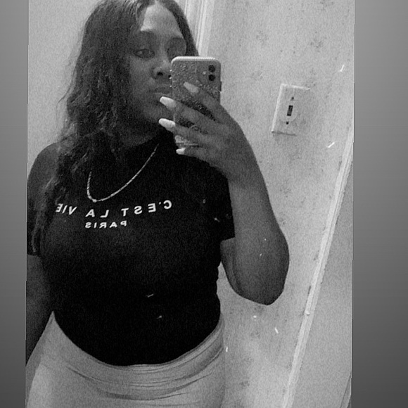 Meet your Posher, Laurah - Picture 1 of 1